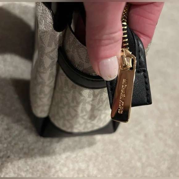 Michael Kors Small Reed Satchel - Picture 5 of 10